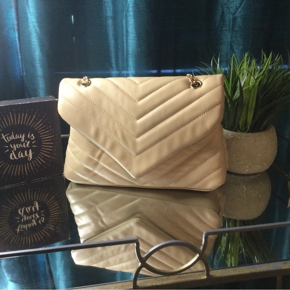 SOLD -Very Cute Quilted Purse. Crossbody or Shoulder. Great for work or weekend. - Picture 2 of 6